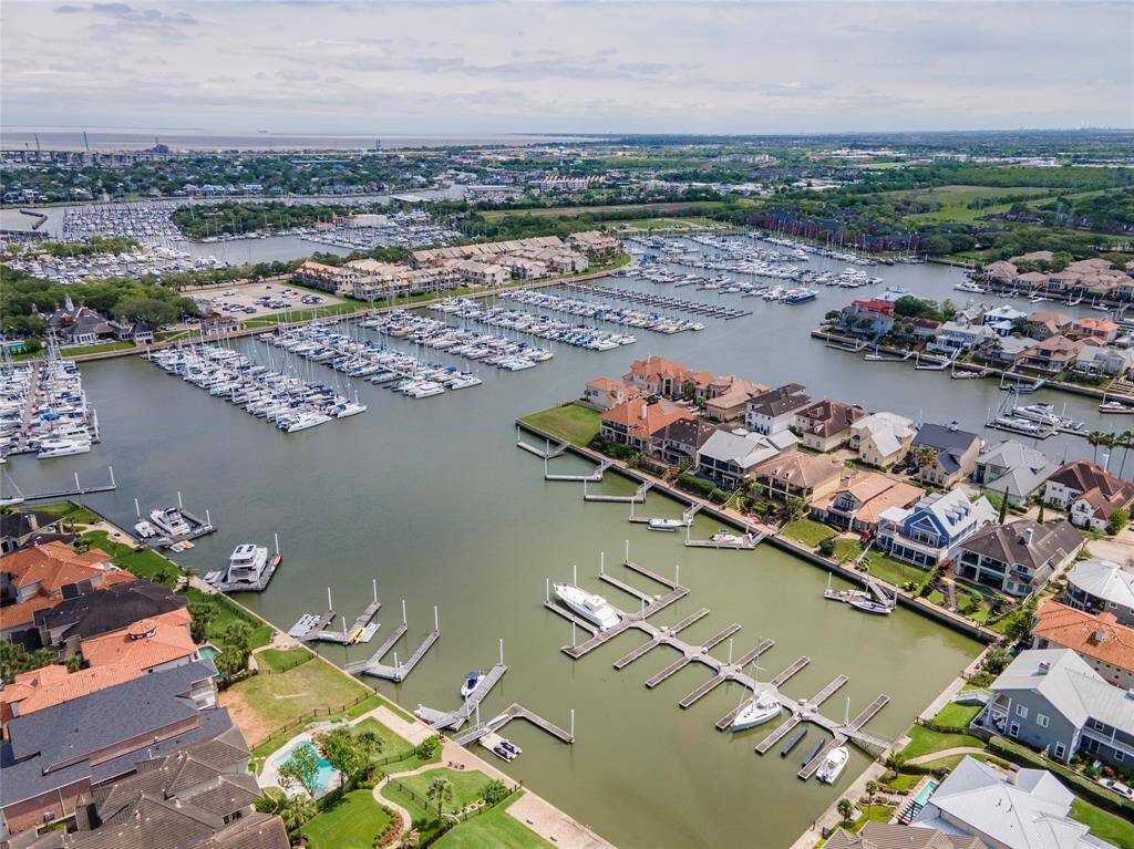 Waterford Harbor Marina boast accessible location on Clear Lake, adjacent to Galveston Bay