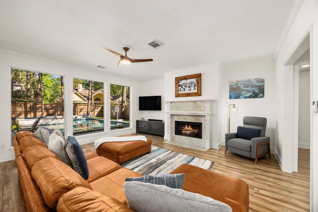 Gas fireplace