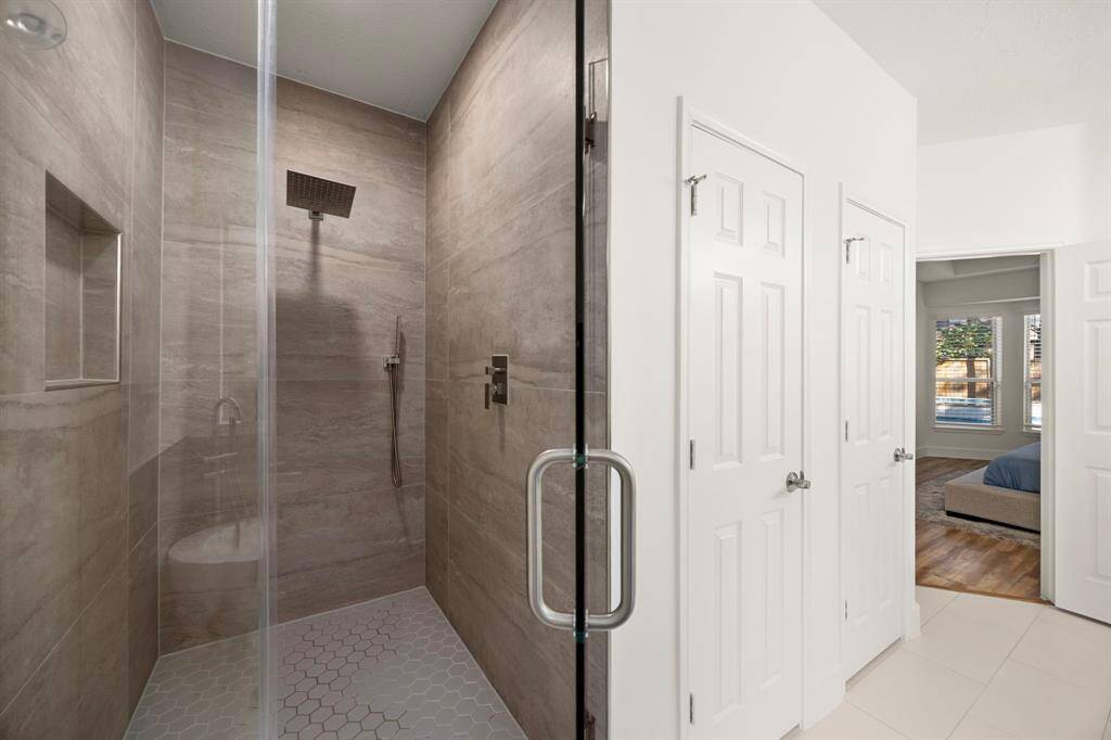 Huge walk in shower