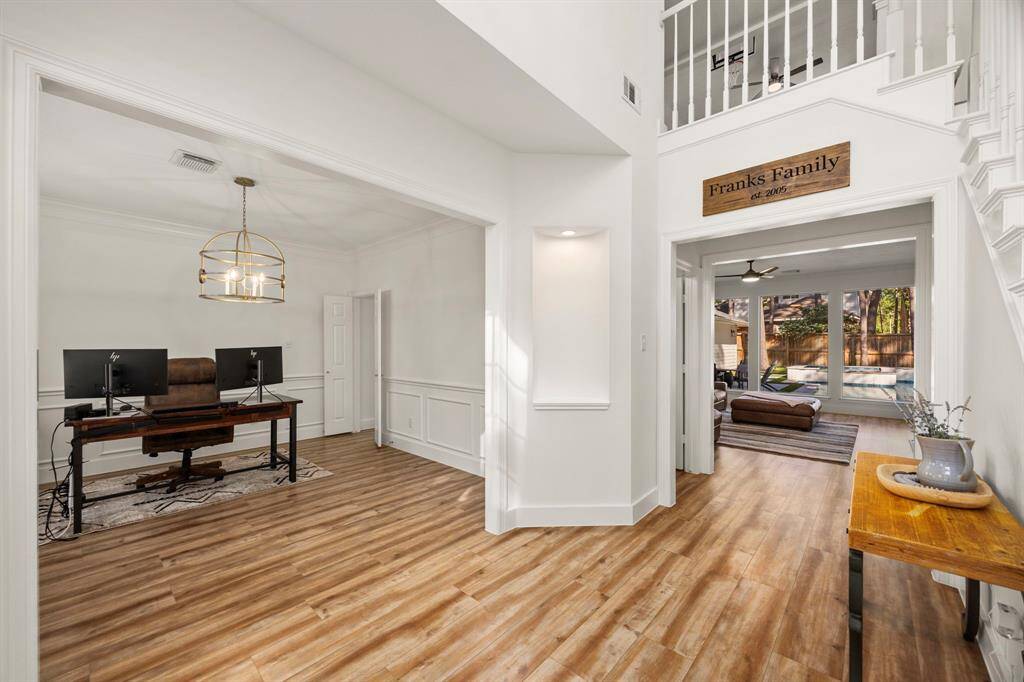Formal dining or study area