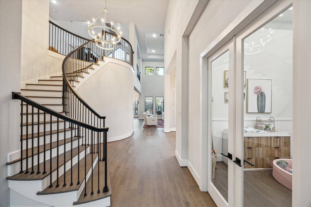 Alternate view. An transitional space - Current owners use as playroom.