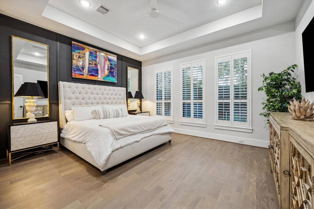 A stunning and inviting entry.