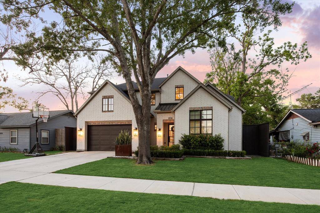 All found on ideal street with ease of access to all of Houston's hubs! A true must-see!