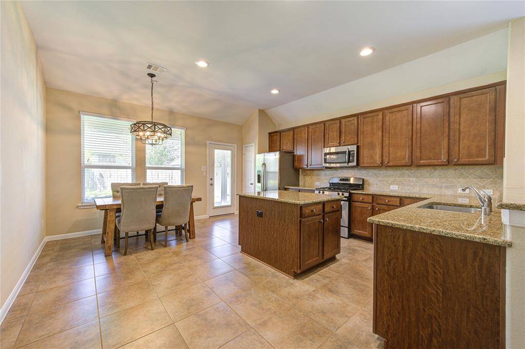 Kitchen has plenty of counter space and 42" cabinets.
