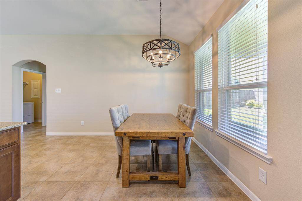Spacious breakfast room, overlooking the backyard.