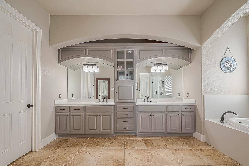 Primary ensuite bathroom