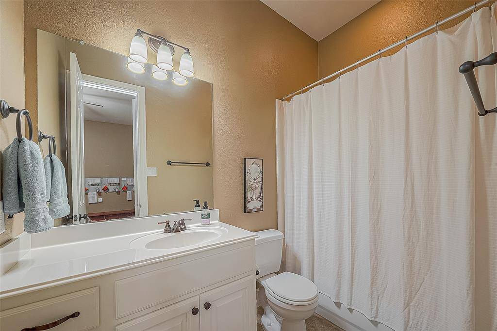 Private bathroom for 2nd downstairs bedroom!
