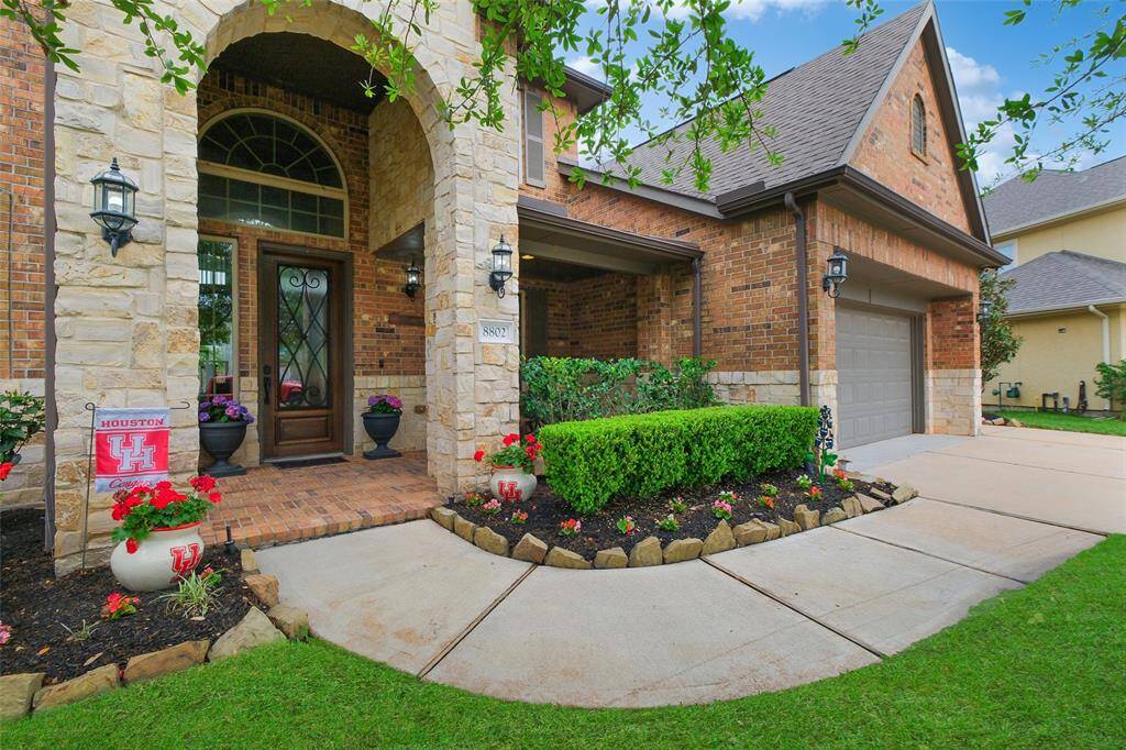 Amazing curb appeal!
