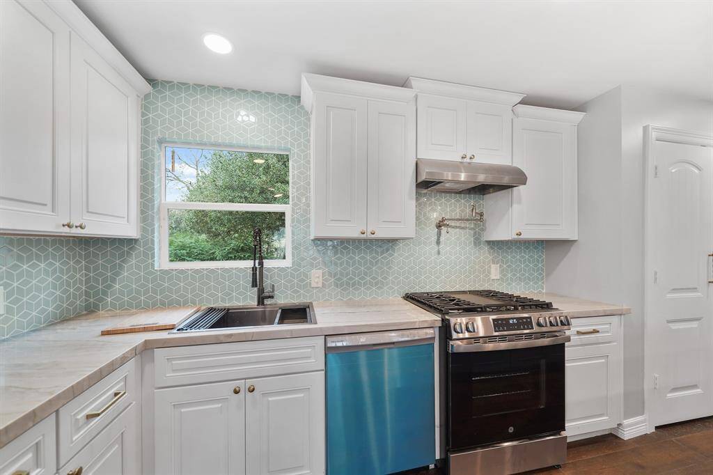 There is an abundance of cabinetry, hardware, tons of space, and granite counterops.