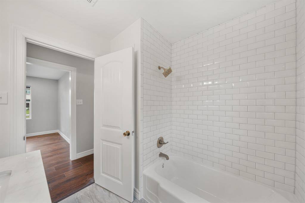 It is complete with a shower/tub combo.