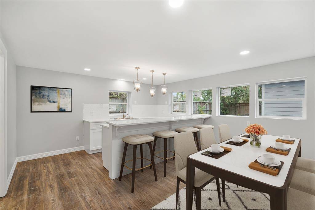 Virtually Staged: This dining area is an entertainer's dream.