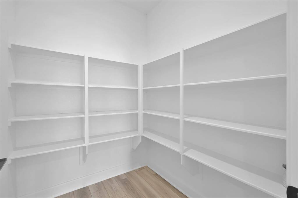Walk in pantry