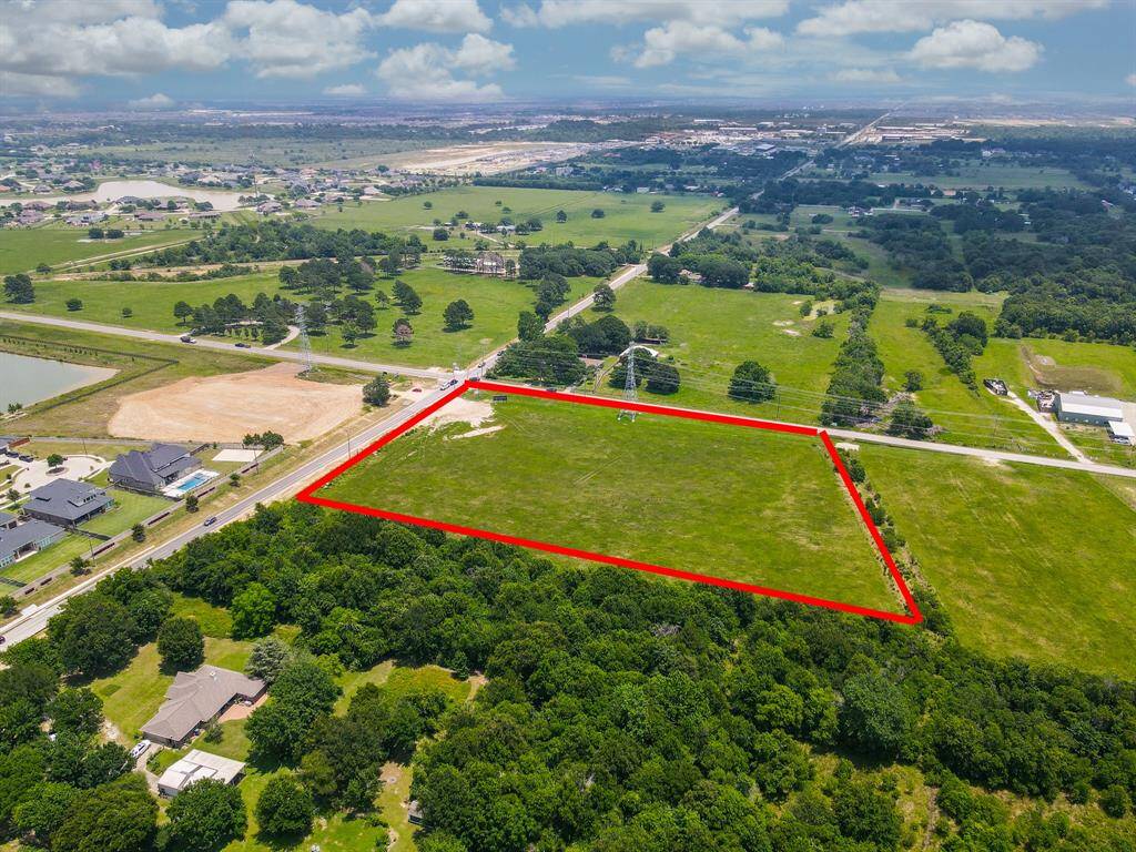 Zoning: Commercial (verify with city for specific uses)