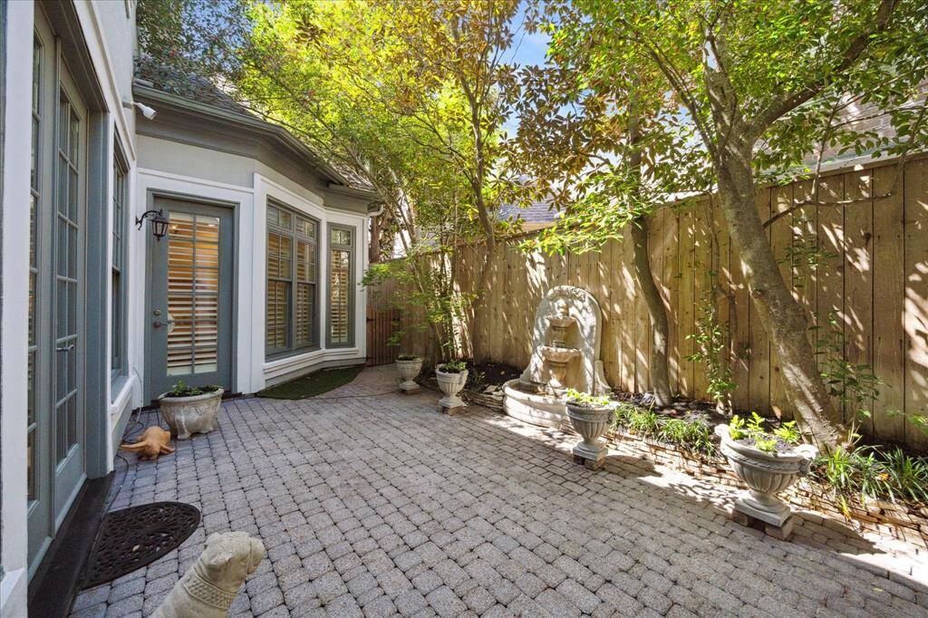 Featuring a waterfall fountain, the serene sound of the water creates calmness and privacy.