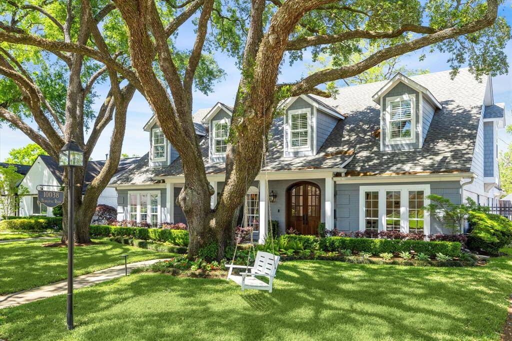 Charming home on a picturesque street with lantern lighting, conveniently located near the Briargrove Park community tennis courts and a pool.