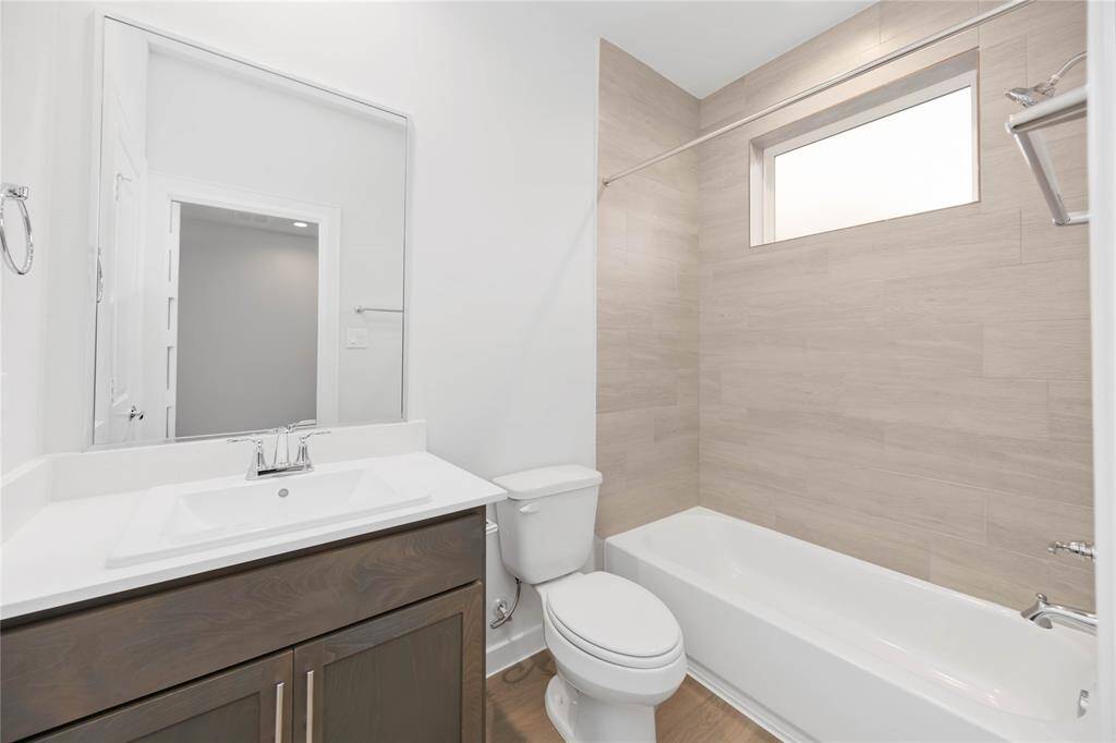 Full bath downstaris