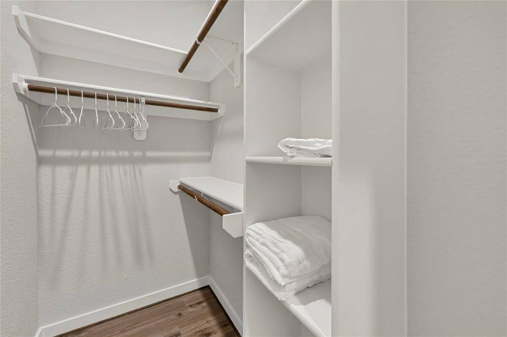 Unit B - Primary Bedroom Ensuite Bathroom