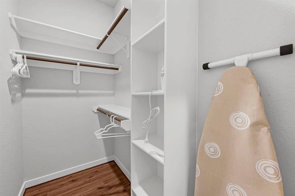 Unit D - Primary Bedroom Ensuite Bathroom