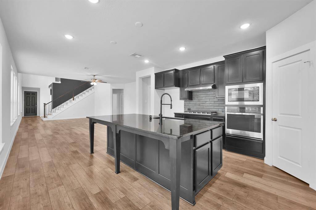 A chef's kiss to this kitchen design that makes your culinary experience a delight.