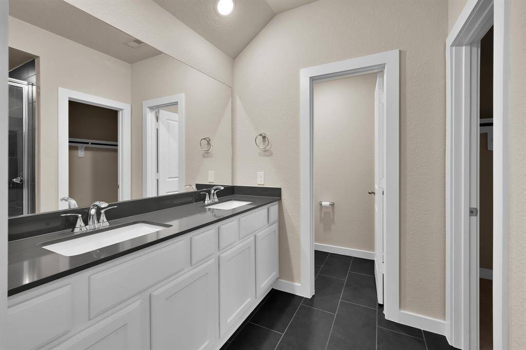 Ensuite bathroom for the 2nd upstairs bedroom