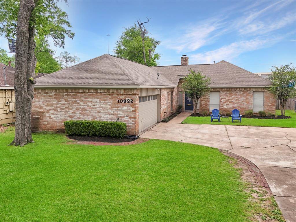 Welcome to 10922 Lasso Ln.