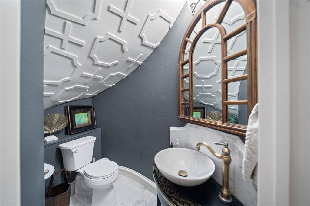 NEWLY INSTALLED DECORATIVE POWDER ROOM