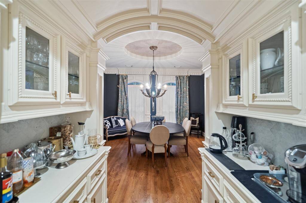 BUTLERS PANTRY LEADING TO FORMAL DINING ROOM