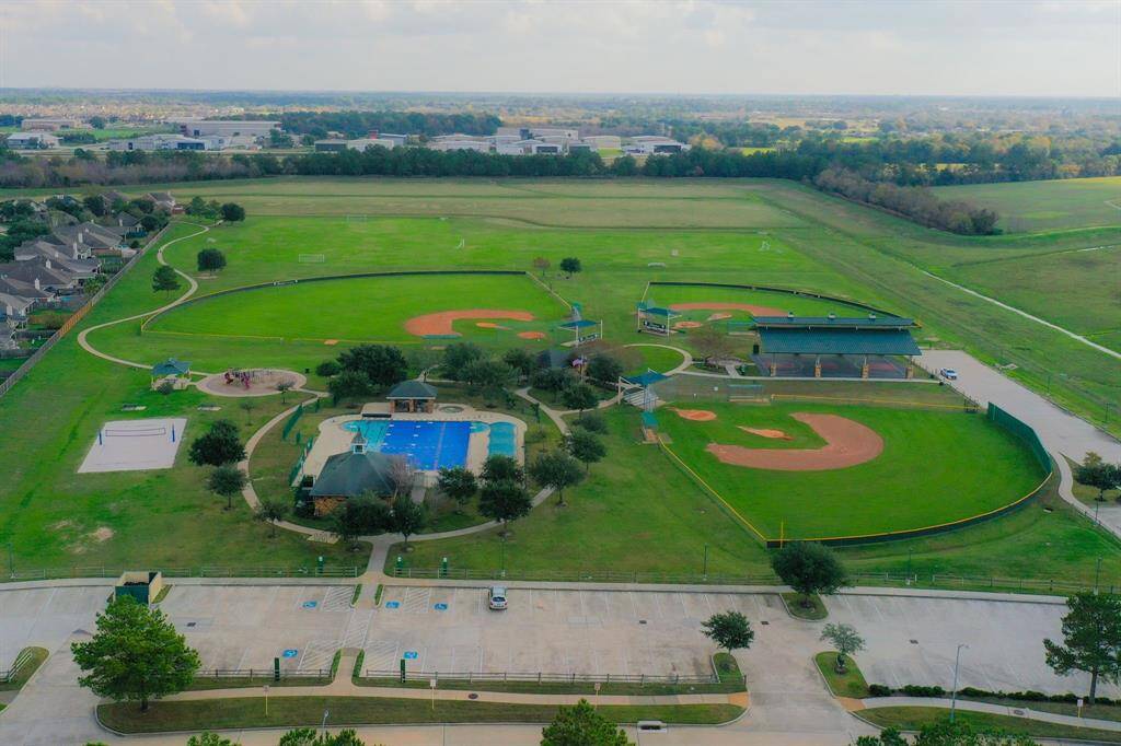 Gleannloch Farms features a 21-acre Athletic Center, which has baseball fields, sand volleyball, soccer/lacrosse fields, 3 pickleball courts & Veterans Memorial.  A great place for family activities.  GLF is a beautiful community with modern flair, and simply a great place to live and raise a family!