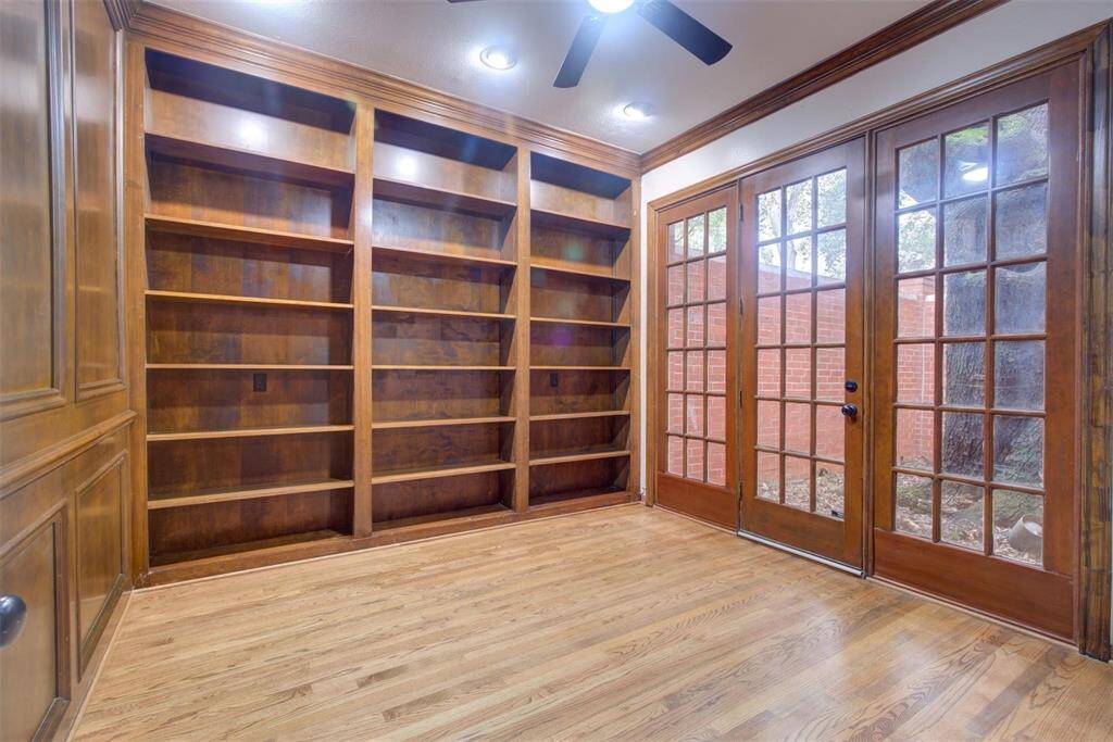 Study/library with access to outdoor area