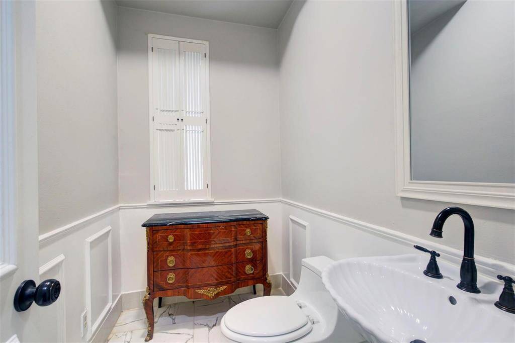 Downstairs half bathroom