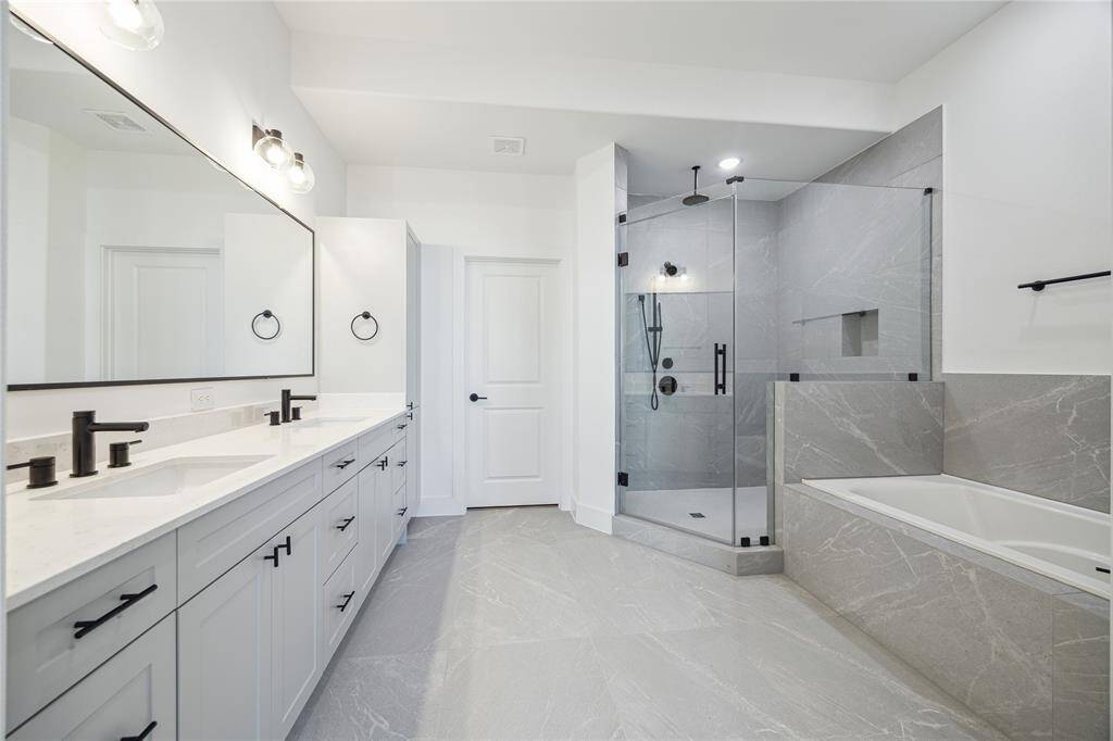 Amy floor plans boast a huge master bath with double sinks, a soaking tube and a huge seperate shower