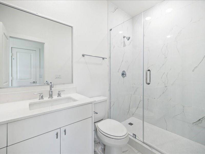 secondary bathroom off third floor