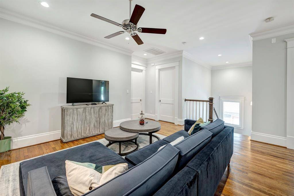 This flexible space can be used in a variety of ways, making it perfect for whatever you need.