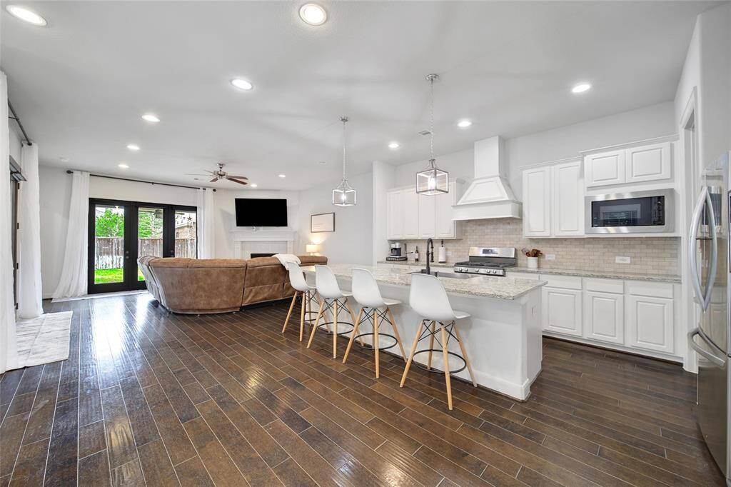 Large island is the perfect gathering spot!