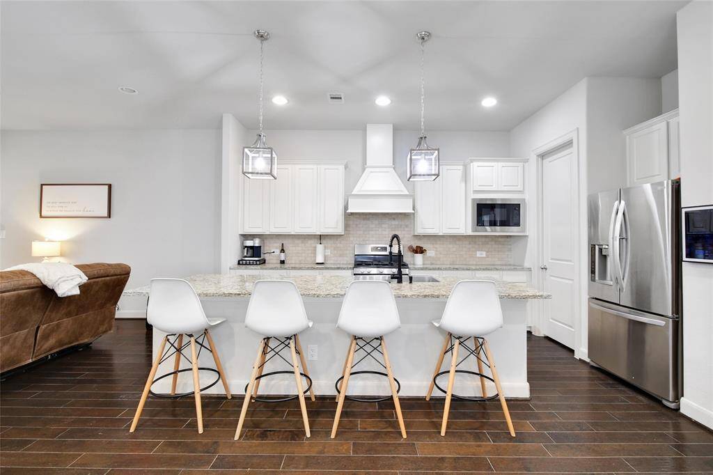 Stainless appliances.