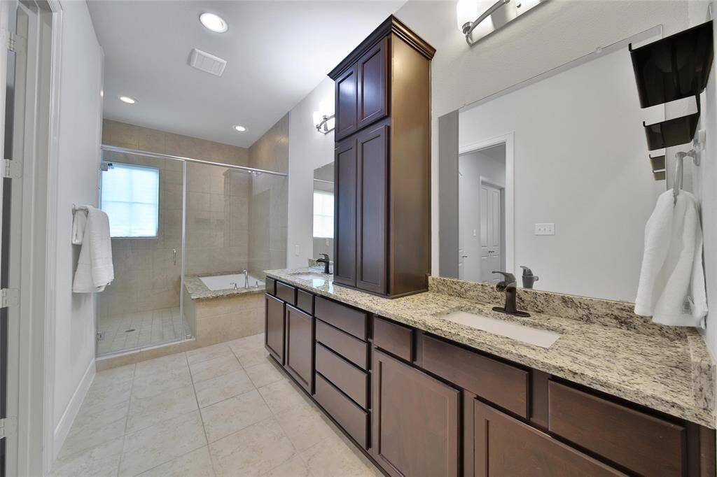 Dual vanities.
