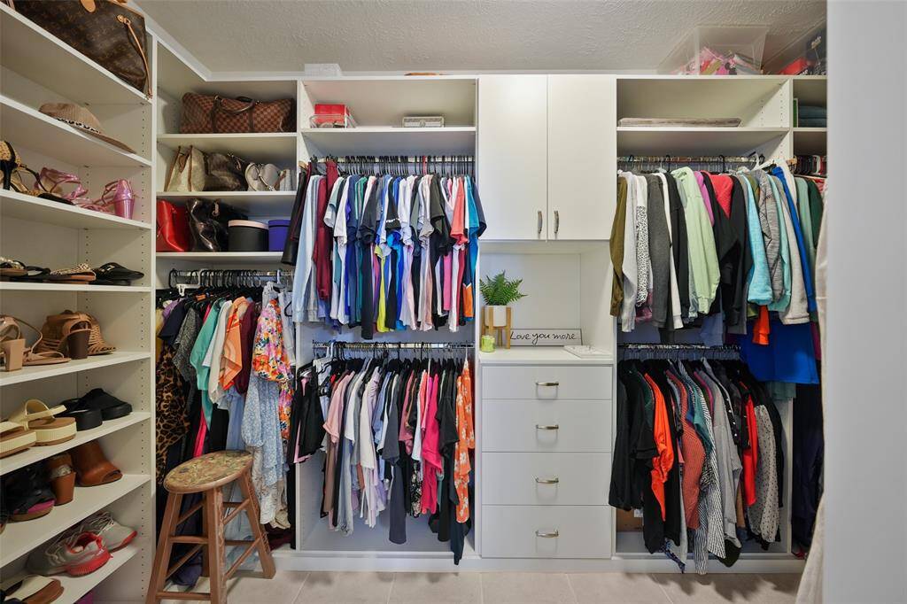 primary walkin closet