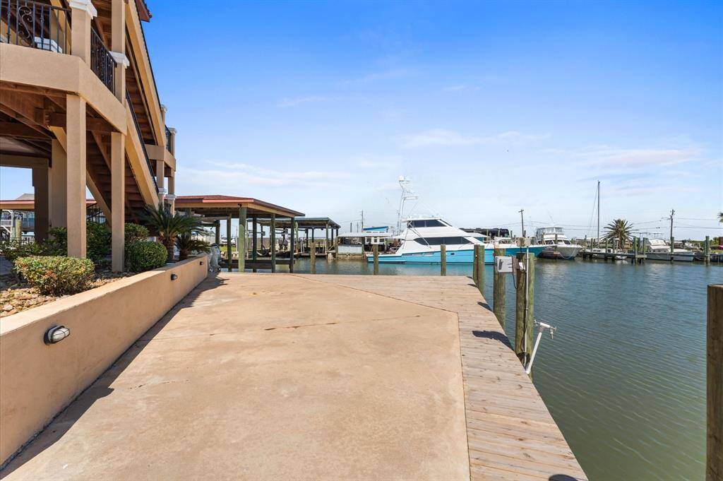 Long deep water dock for parking extra craft or fishing all night at waters edge!
