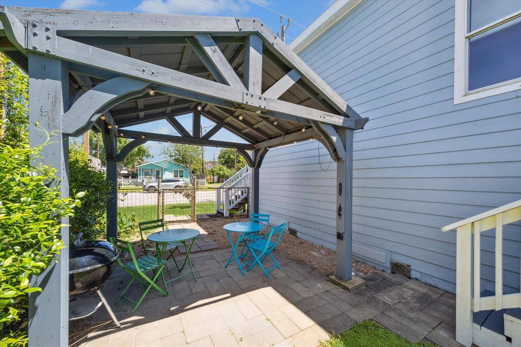 Great Outdoor Patio for Entertaining