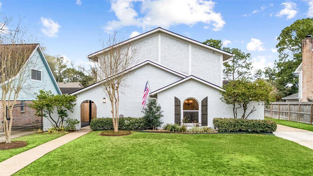 Welcome HOME to 12119 Westmere!
