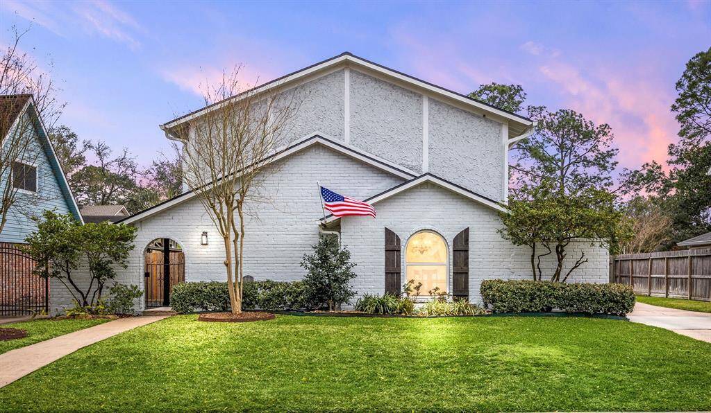 Located in the heart of the Energy Corridor, don't miss your chance to make this your home TODAY!