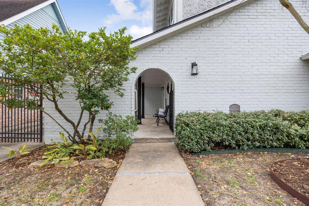 The private entrance leads to a covered patio and courtyard.