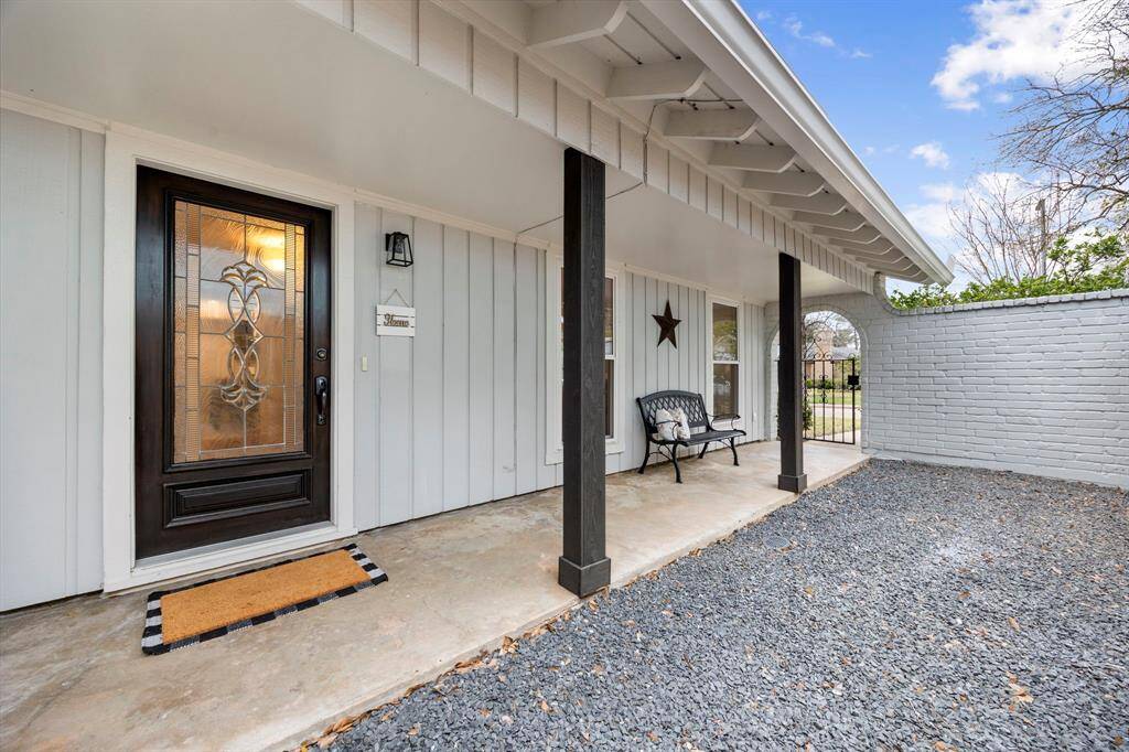 Front entrance from the courtyard.