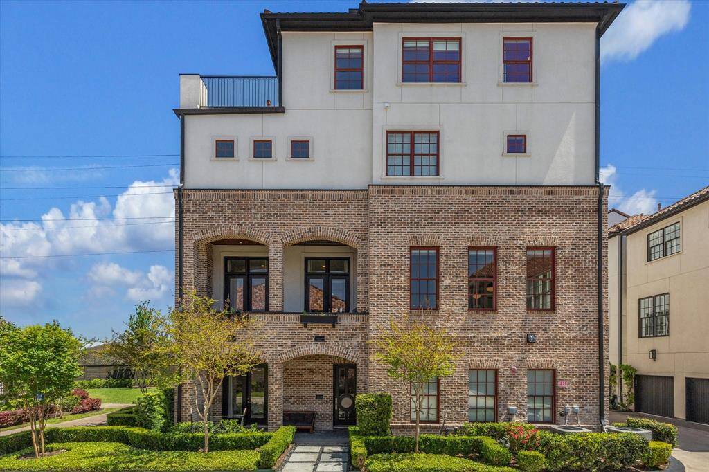 1228 Mosaico Lane, Houston, TX 77055 is located in the upscale, Mediterranean-inspired Ravenna community.