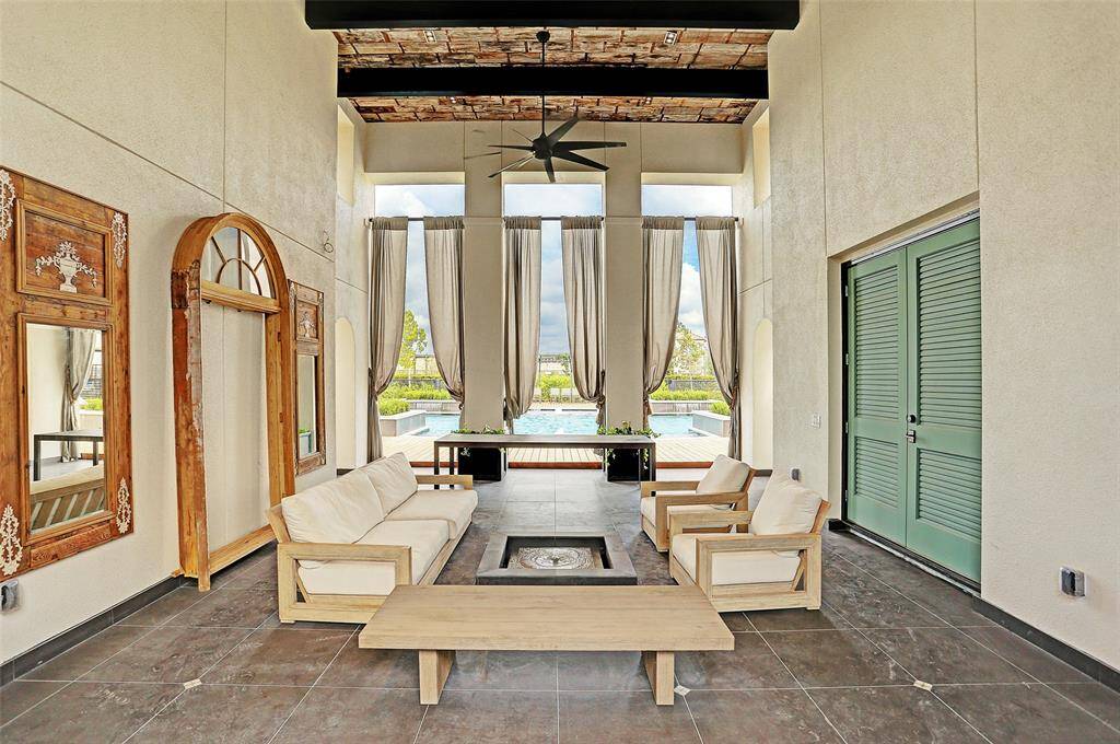 Ravenna’s resort-style amenities include a luxurious pool with seating areas for lounging and dining. A gated dog park is also part of the community. The entrance features a staffed guard house for added peace of mind.