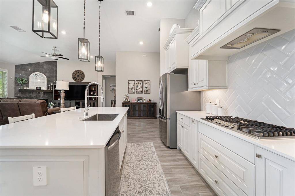 This kitchen truly has it all!