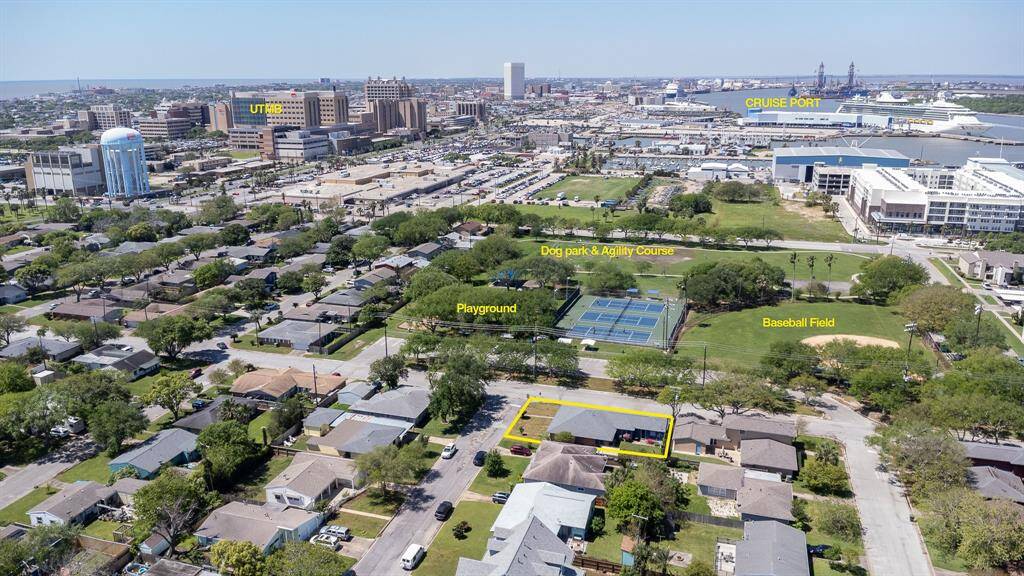 Aerial view of the house highlighted to show proximity to UTMB. dog park, playground and tennis courts.