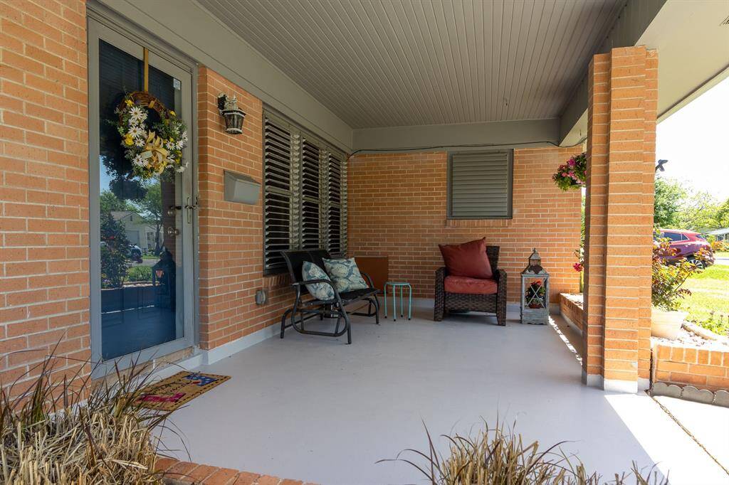 Covered front patio.