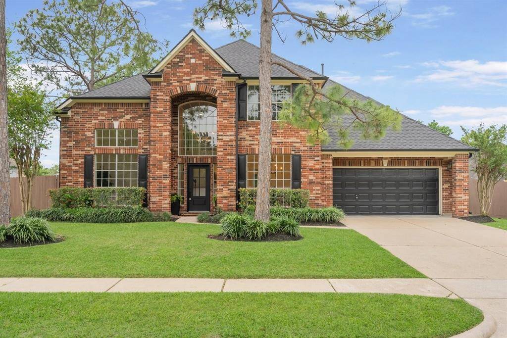 Welcome to 1309 Buttonwood! This AMAZINGLY remodeled spacious home has been modernized with designer touches throughout!
