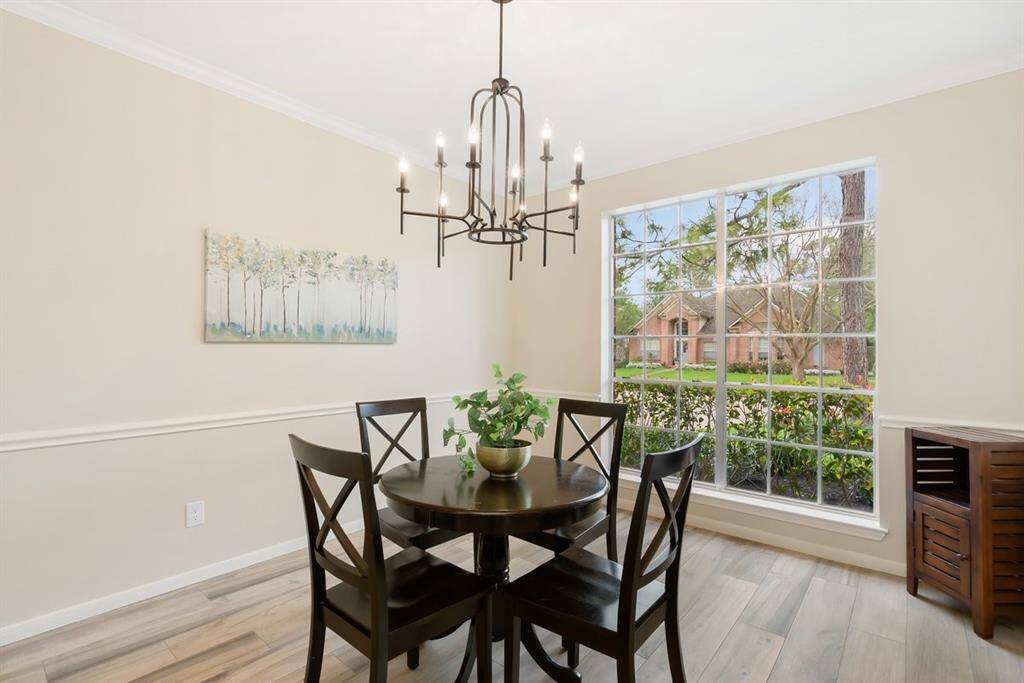 Make memories with loved ones as you enjoy dinner parties in this great space!